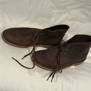 Clark’s Classic Brown Leather Men's Chukka Boots